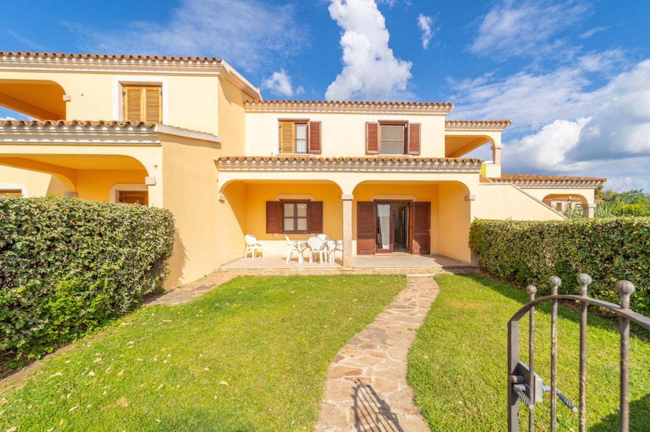 Iss Travel, Ambra Apartments - 800 M From La Cinta Beach San Teodoro  Eksteriør billede