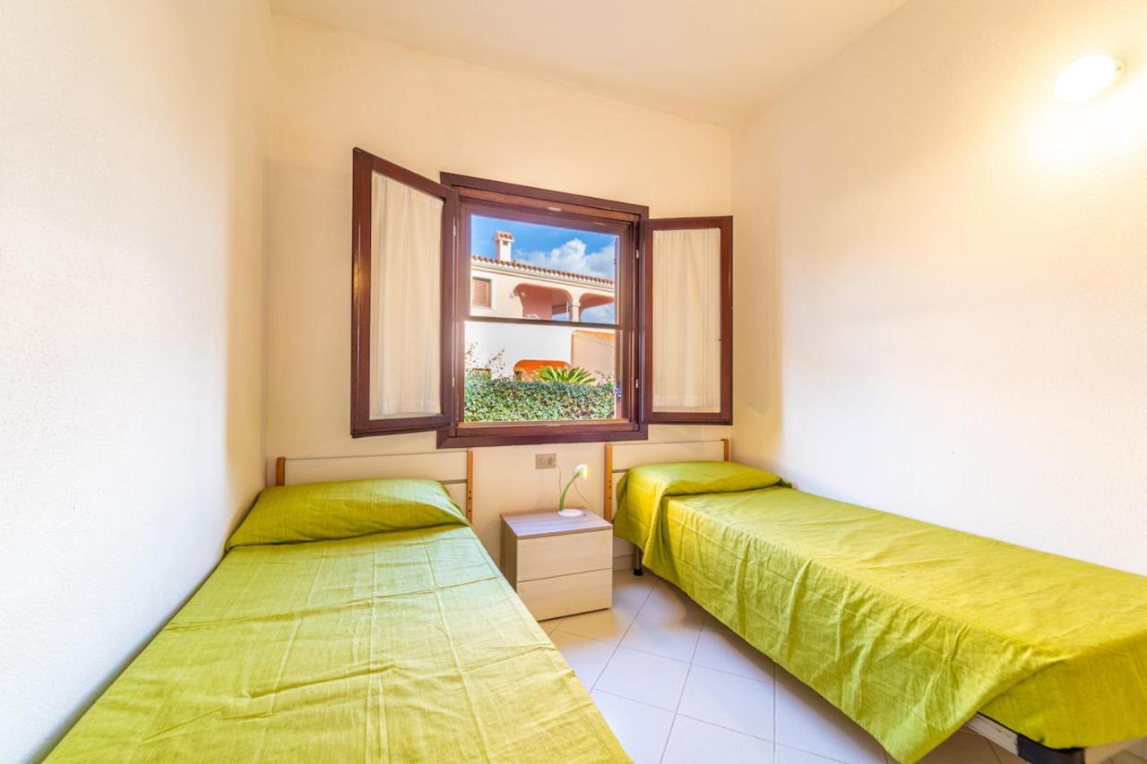 Iss Travel, Ambra Apartments - 800 M From La Cinta Beach San Teodoro  Eksteriør billede